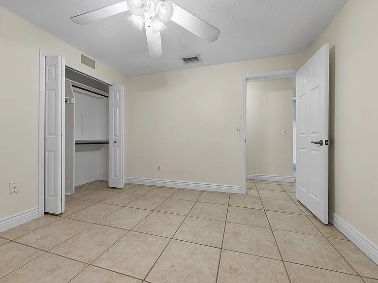 403 Bridgetown Ct — Photo 6