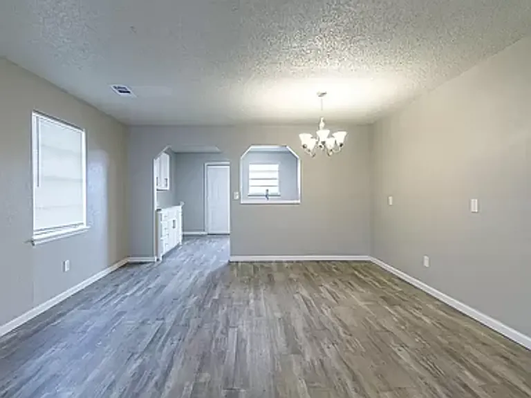 4634 Fordham St — Photo 12
