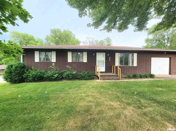 225 N 11th St, Le Claire, IA 52753