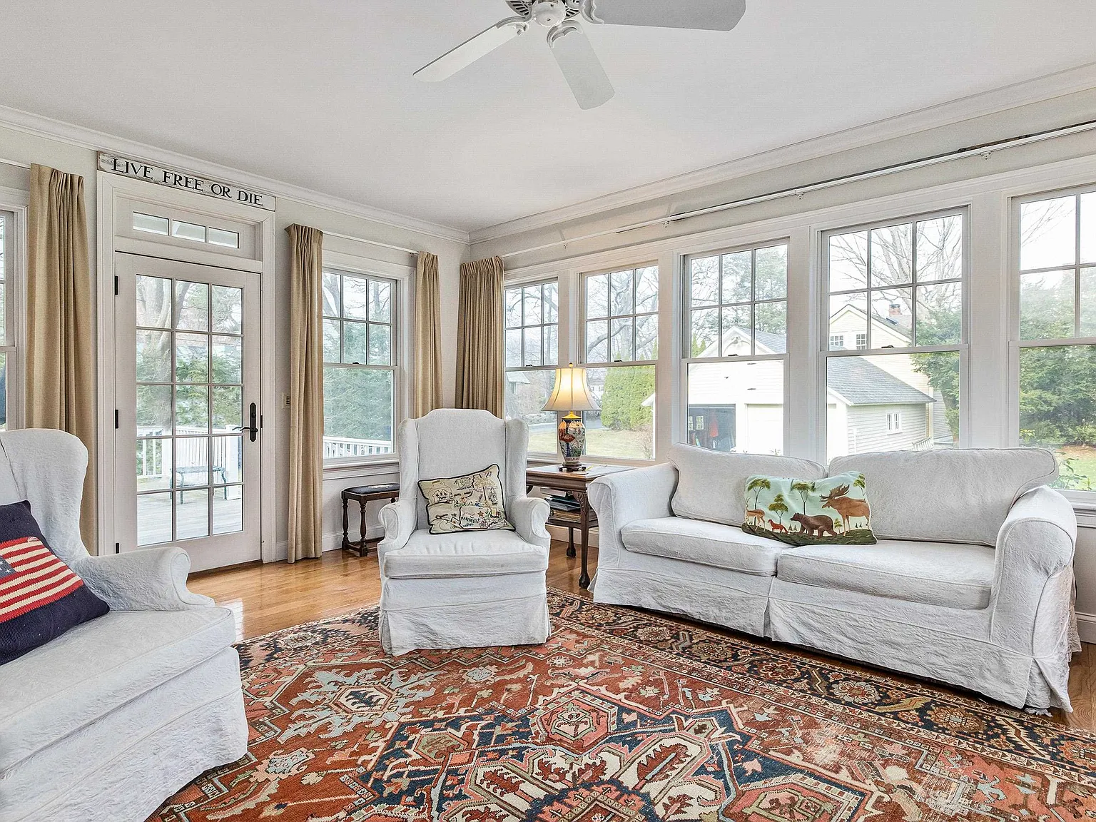 3 bed, 5.5 bath, 2025 sqft, $5,500 — Photo 3