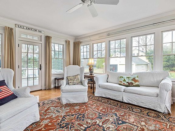 3rd image of 808 Central Rd
