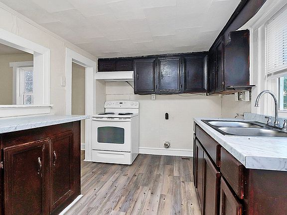 4th image of 826 Cantwell St