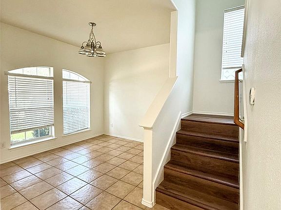 5th image of 24623 Colonial Maple Dr