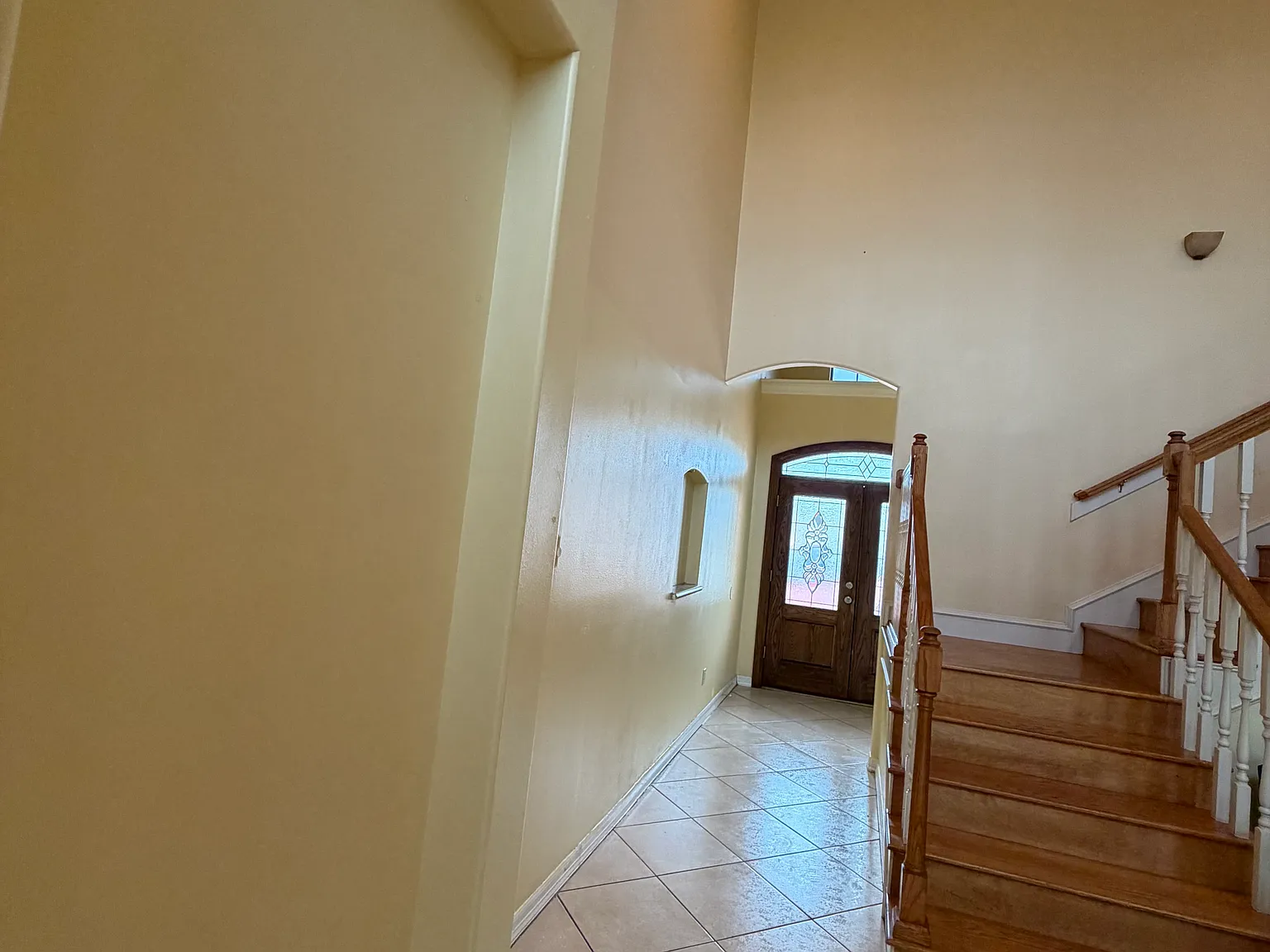 4 bed, 2.5 bath, 2052 sqft, $2,000 — Photo 2