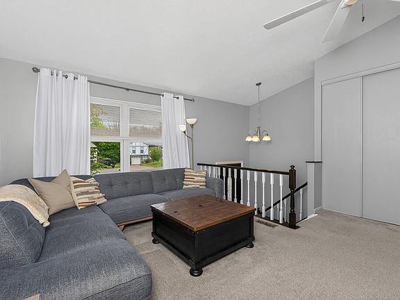 4th image of 1586 Hickory Hill Ct
