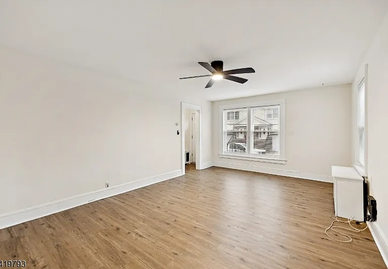 289 Hilton Ave — Photo 8