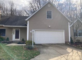 314 Oak Grove Ln, Tallmadge, OH 44278