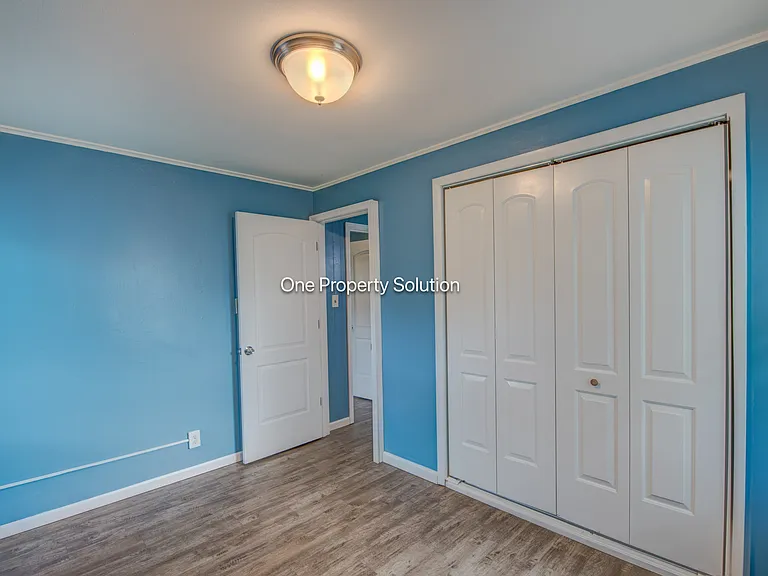7611 Northcote Ave — Photo 12