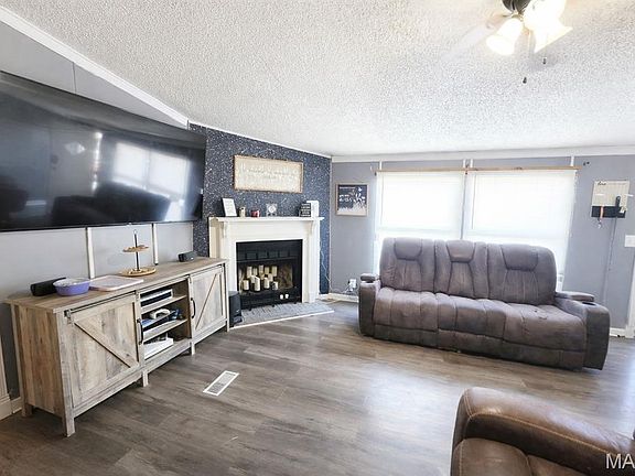 3rd image of 105 Mobile Manor Dr