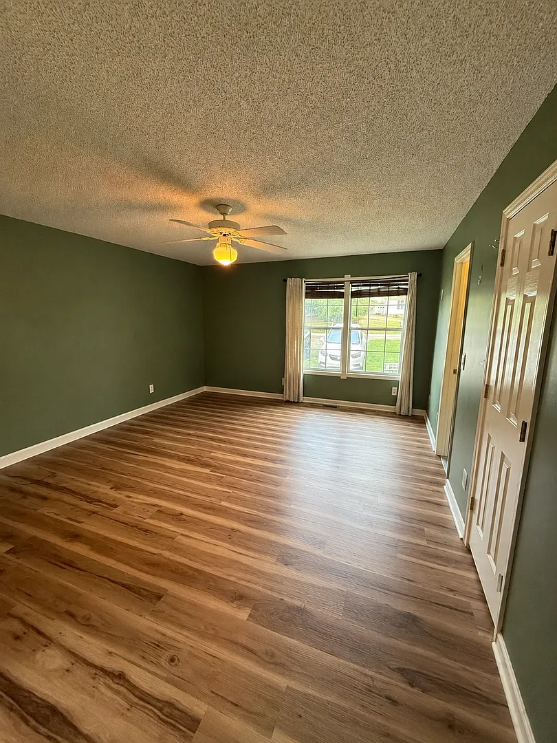 Peaceful Living in Downtown Liberty! — Photo 4