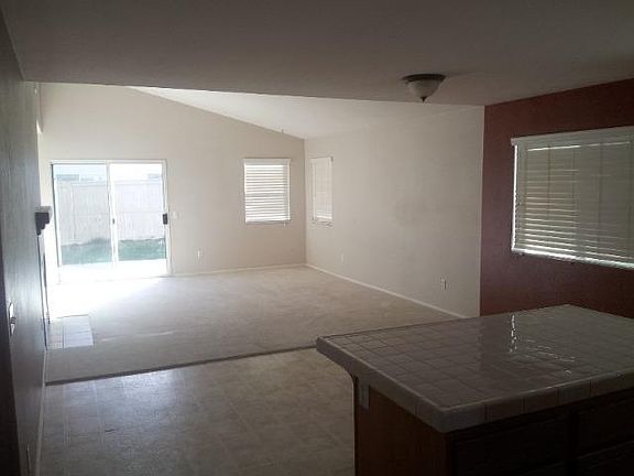 4th image of 13687 Winewood St