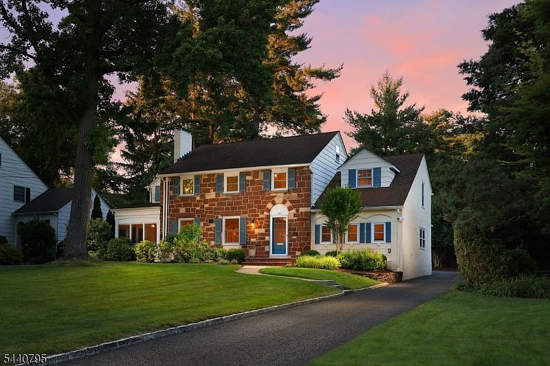 1st image of 220 Wychwood Road