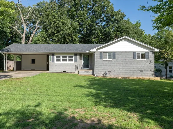 1931 N Old Wire Rd, Fayetteville, AR 72703