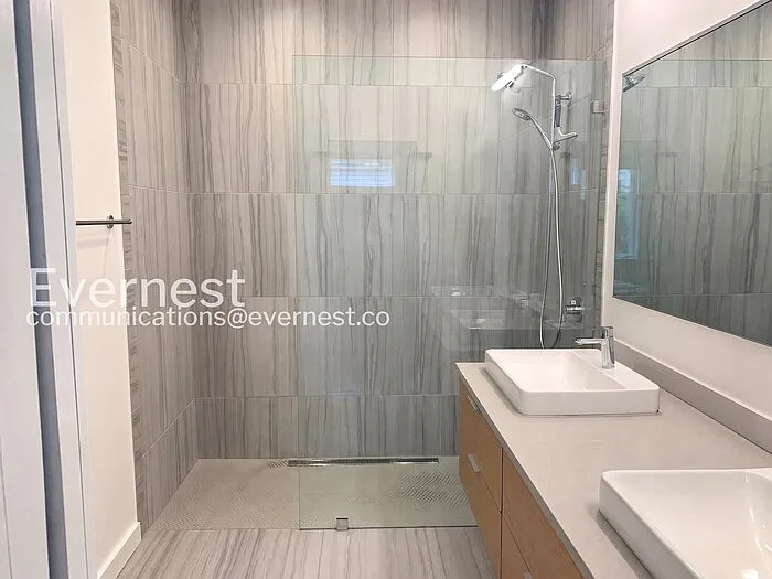 209 Robinson Square Aly — Photo 12