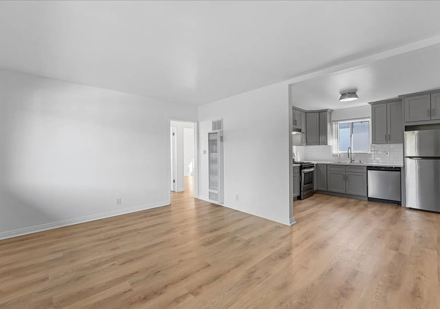Beautiful Second Floor Two Bedroom Apartment! — Photo 1