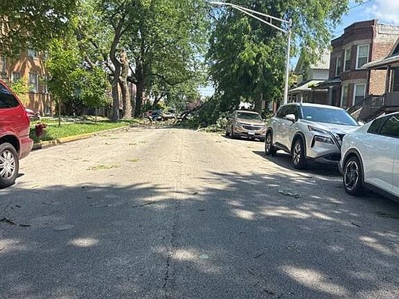 5th image of 7133 S Peoria St