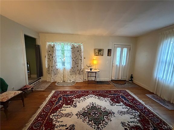 4th image of 407 Walnut St