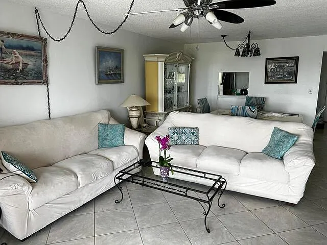 1001 NE 14th Ave #701 — Photo 40