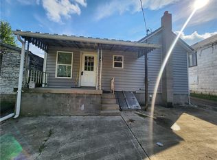 714 1/2 Hawthorne St, Vandergrift, PA 15690