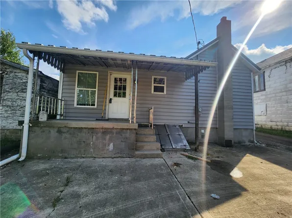 714 1/2 Hawthorne St, Vandergrift, PA 15690