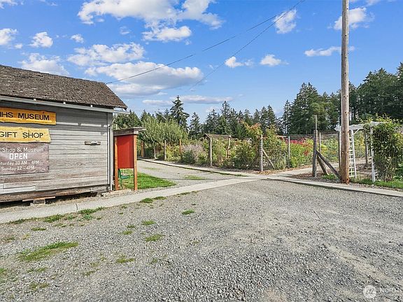 5th image of 10213 Edgewood Drive