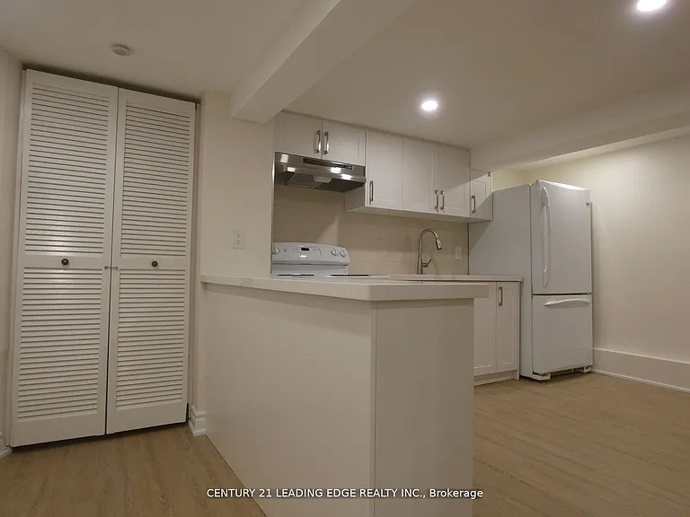 26 Scotswood Rd #LOWER — Photo 7