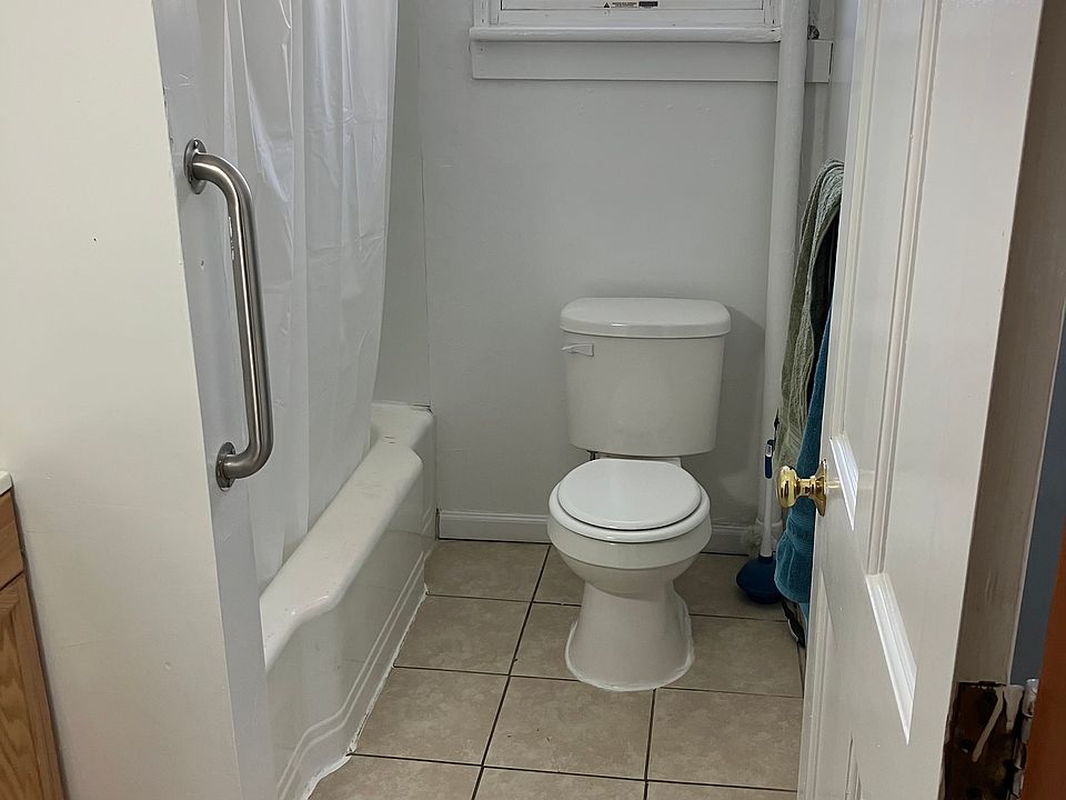 2nd image of 1112 E 10th St