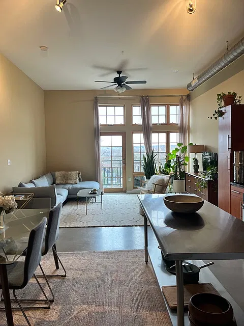 1 bed, 828 sqft, $2,095 — Photo 3