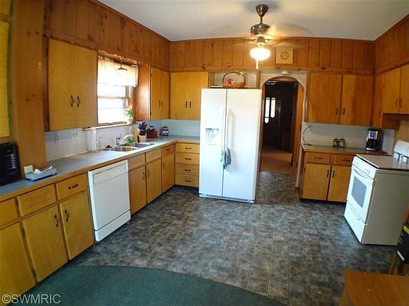 3rd image of 146 Travis St NE