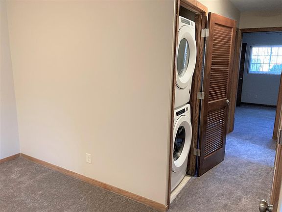 3rd image of 5001 Emerald Dr