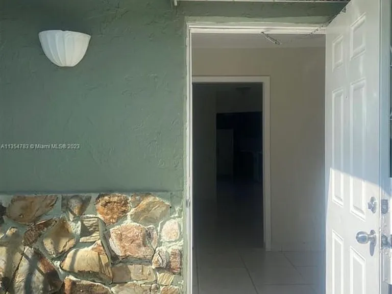 3104 NW 21st Ave #F — Photo 2