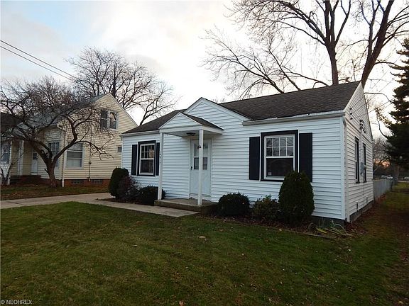 3rd image of 14917 Montrose Ave