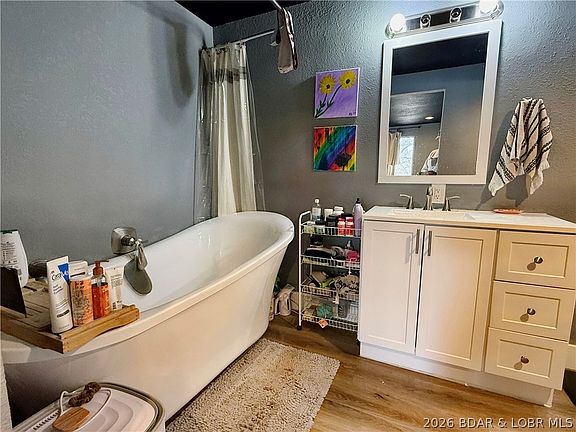 5th image of 876 Malibu Rd