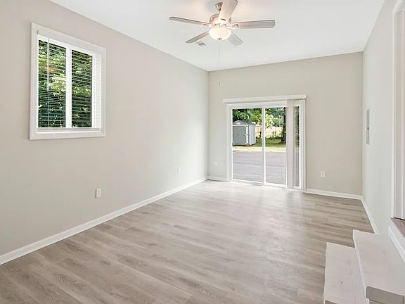 5th image of 3937 Avilla Pl