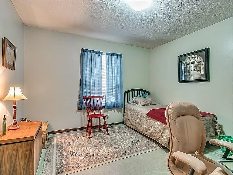 2308 Houston Ave — Photo 29