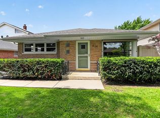 924 S Hillcrest Ave, Elmhurst, IL 60126