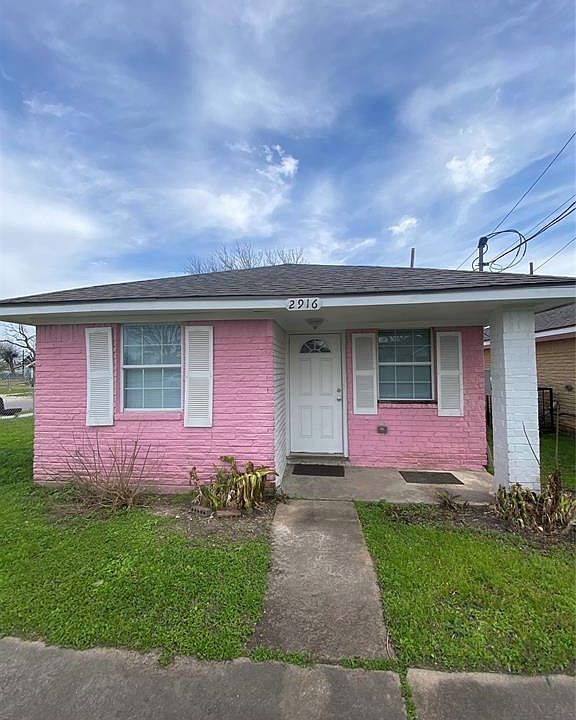 1st image of 2902 Wipprecht St #2916