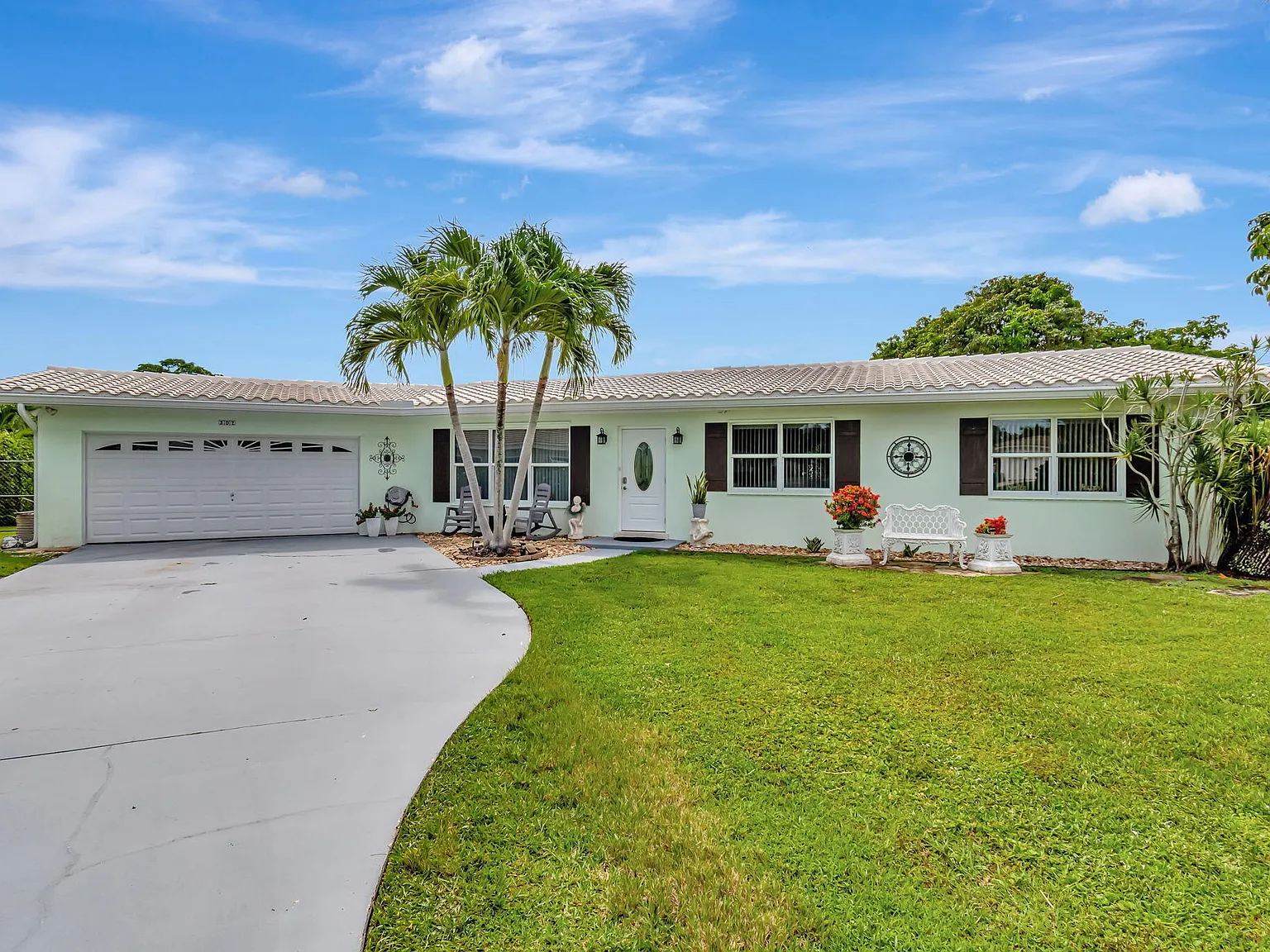 3 bed, 2.0 bath, 1366 sqft, $6,000 — Photo 3