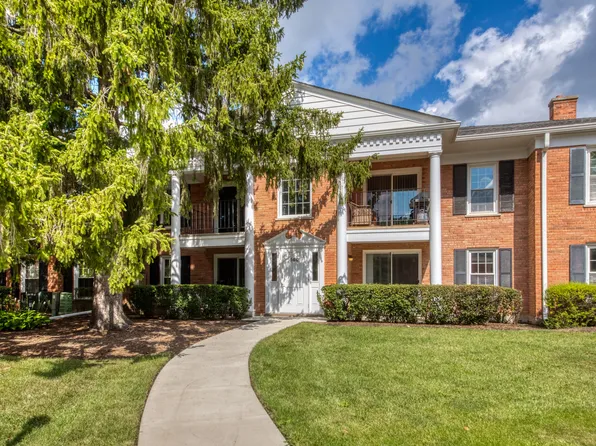 560 Shorely Dr APT 103, Barrington, IL 60010