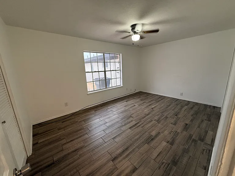 225 Zenith Dr #B — Photo 12