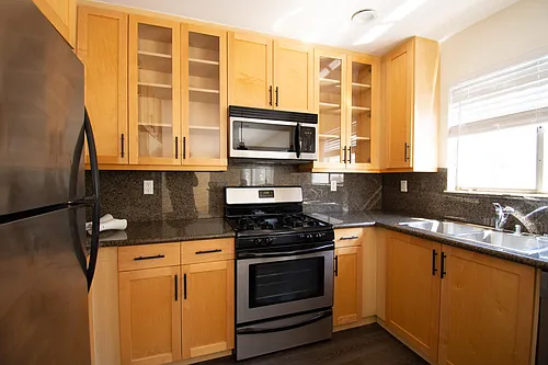 435 S Palm Dr #5 Photo 1