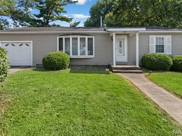 307 E Mosier St, Pleasant Hill, IL 62366