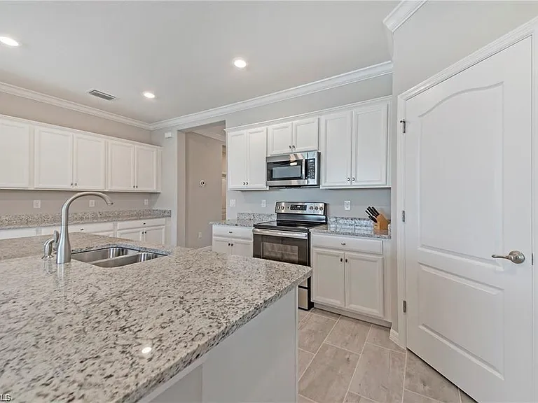 10284 Livorno Dr — Photo 6