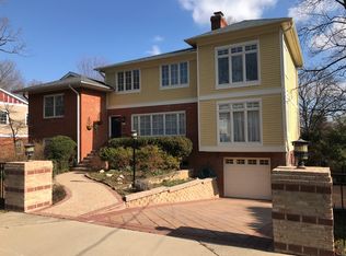 4007 N Woodstock St, Arlington, VA 22207