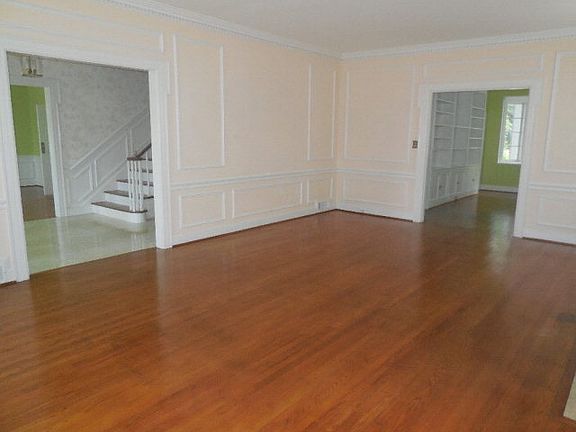 5th image of 316 Brown St