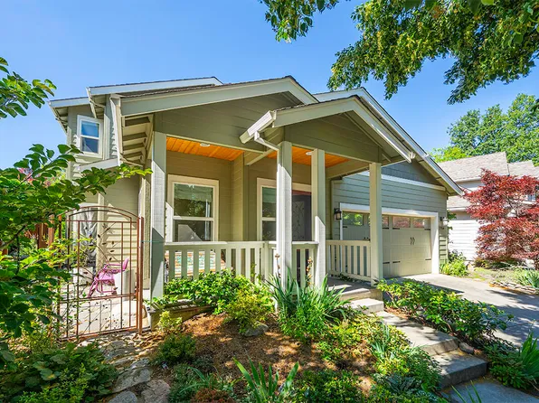 2704 Clay Creek Way, Ashland, OR 97520