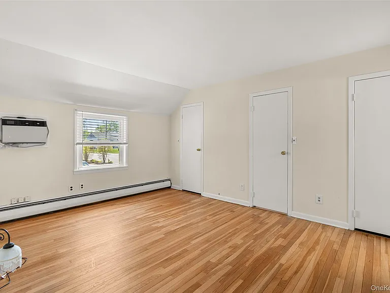 217 Greeley Ave — Photo 8