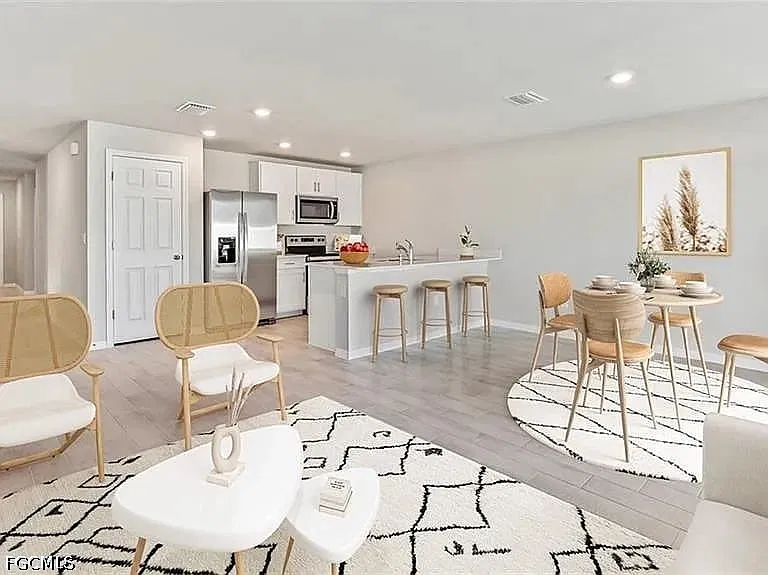 4 bed, 2.0 bath, 1499 sqft, $1,900 — Photo 3