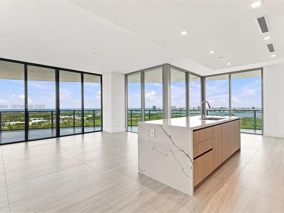 2411 Laguna Cir #2301