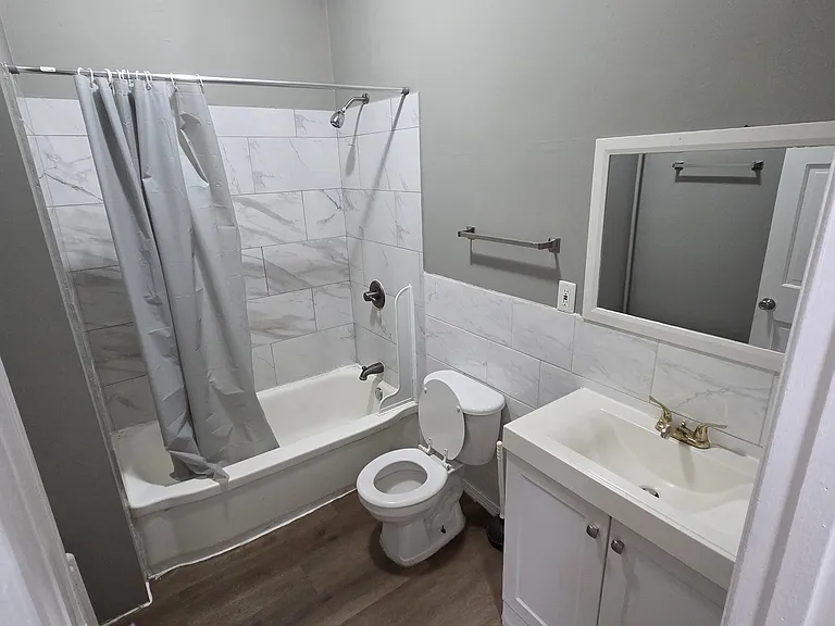 1595 Van Buren Ave #1 — Photo 21